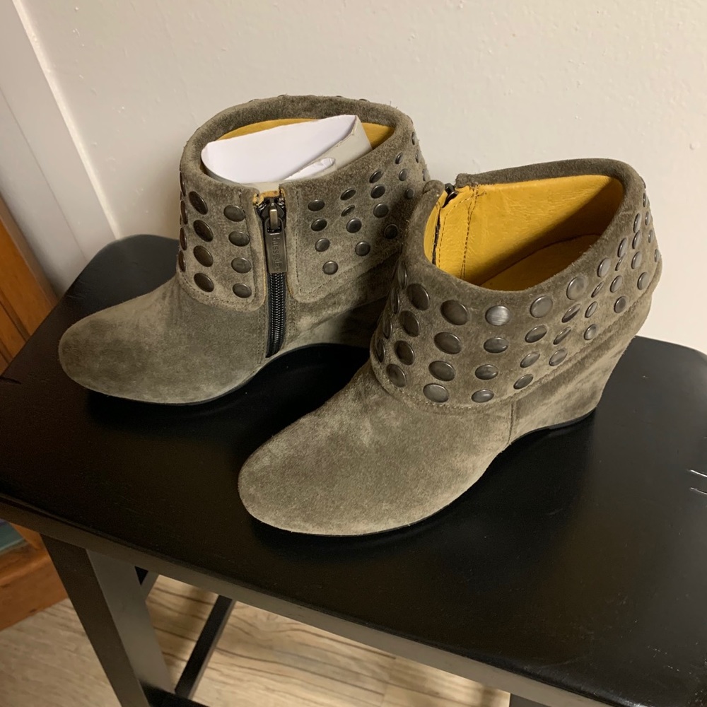 Bussola suede studded booties
